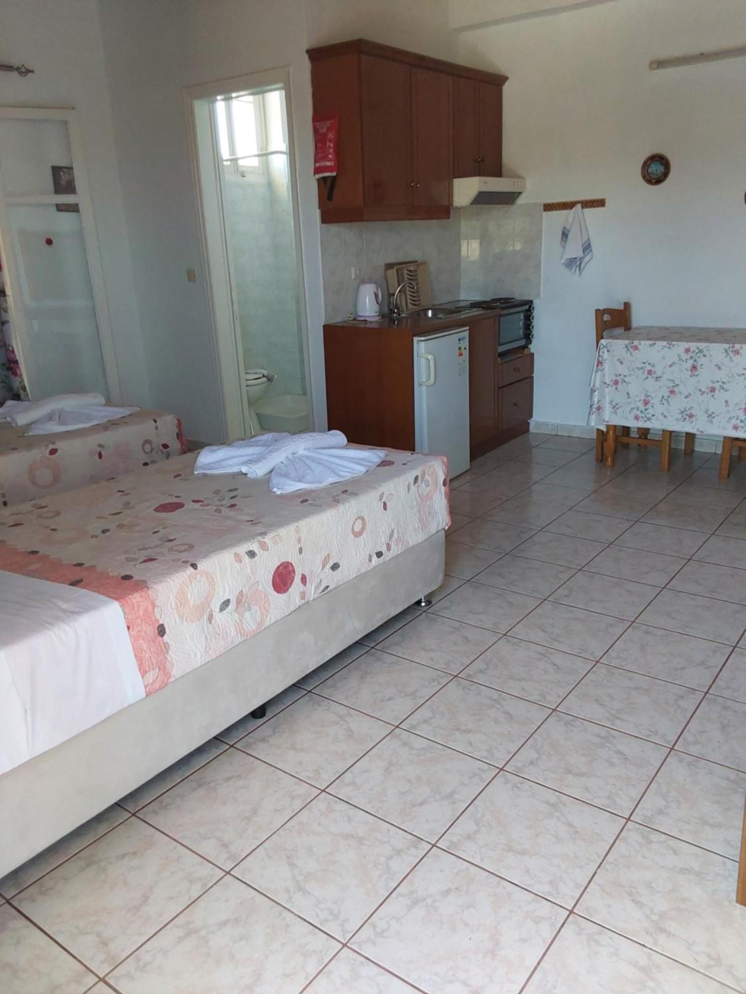 Amadeus Hawaii Apartments & Studios Sidari  Room photo
